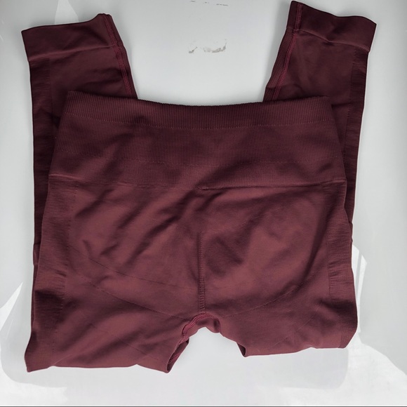 lululemon athletica Pants - NWOT Lululemon cropped ribbed leggings size 8